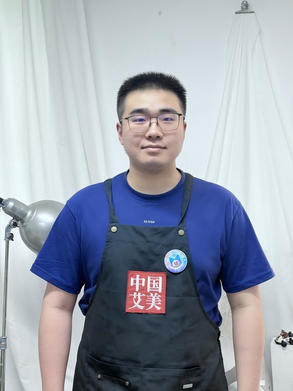 郭老师 — 艾美艺术素描教师