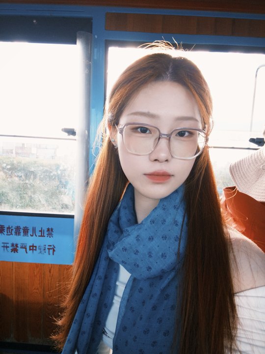 栾老师 — 艾美艺术书法教师