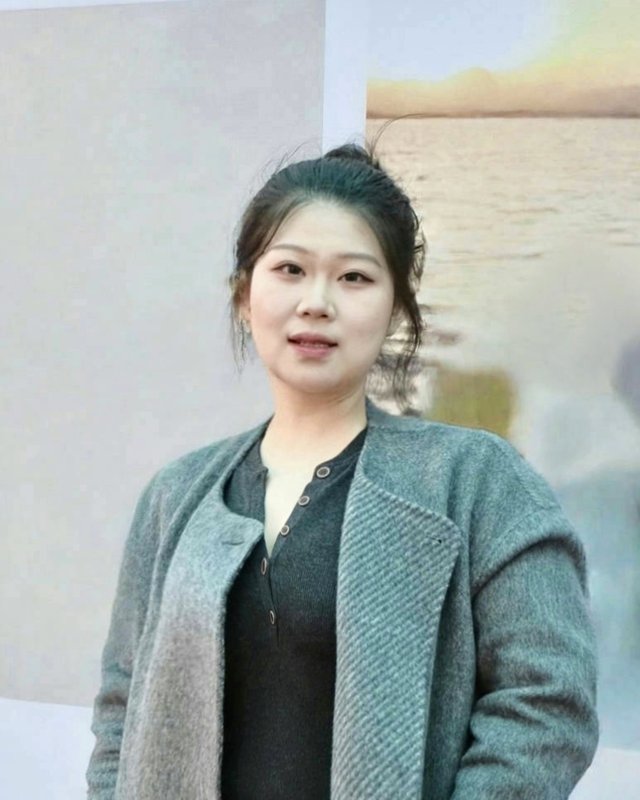 七七老师 — 艾美艺术美术教师