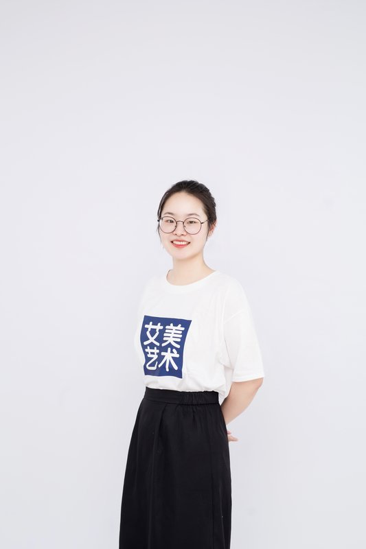 赵老师 — 艾美艺术美术教师
